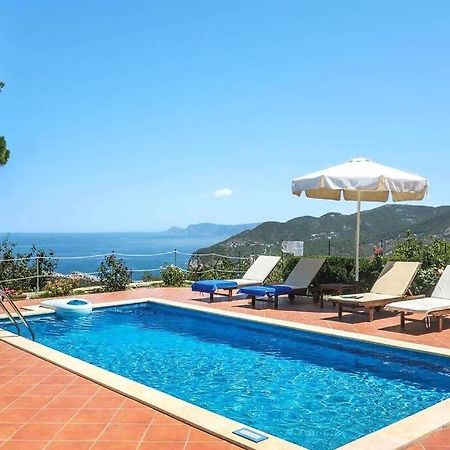 Villa Ouranos In Pefkias Скопелос Екстериор снимка