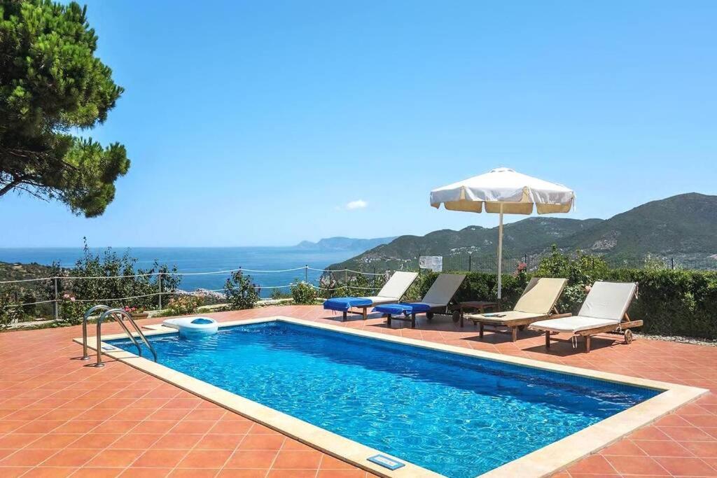 Villa Ouranos In Pefkias Скопелос Екстериор снимка