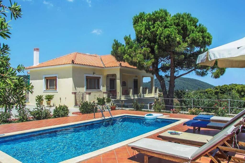 Villa Ouranos In Pefkias Скопелос Екстериор снимка