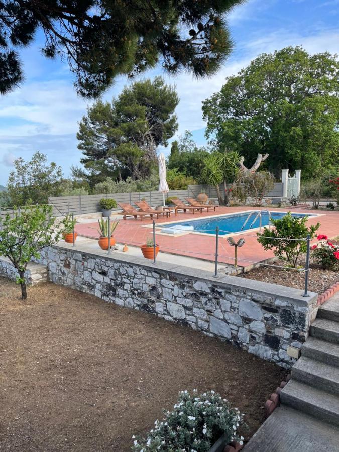 Villa Ouranos In Pefkias Скопелос Екстериор снимка