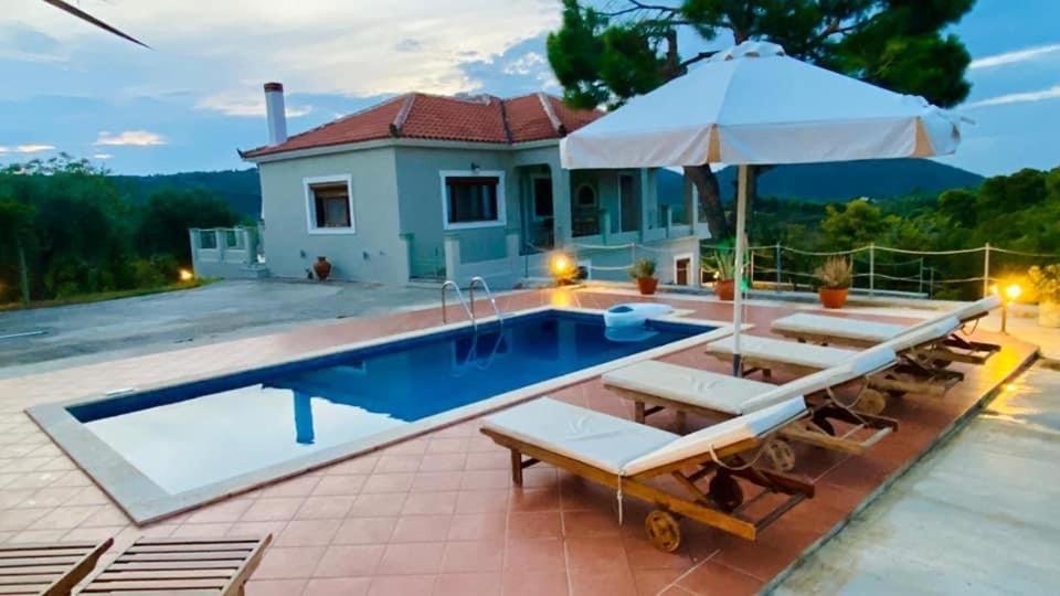 Villa Ouranos In Pefkias Скопелос Екстериор снимка